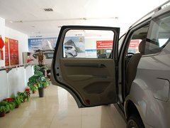 2011款 2.4L 手动 汽油4X2超豪华型 5座