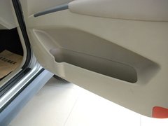 2011款 2.4L 手动 汽油4X2超豪华型 5座