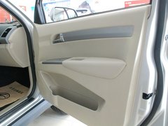 2011款 2.4L 手动 汽油4X2超豪华型 5座