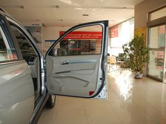 2011款 2.4L 手动 汽油4X2超豪华型 5座
