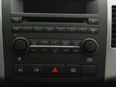 2011款 2.4L 手动 汽油4X2超豪华型 5座