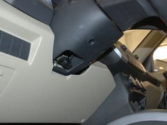 2011款 2.4L 手动 汽油4X2超豪华型 5座