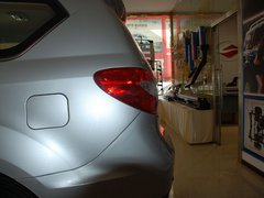 2011款 2.4L 手动 汽油4X2超豪华型 5座