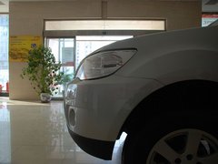 2011款 2.4L 手动 汽油4X2超豪华型 5座