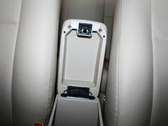 2011款 新白金版 1.5L 手动 豪华型