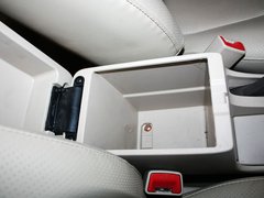 2011款 新白金版 1.5L 手动 豪华型