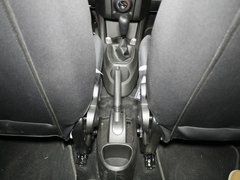 2011款 1.0L 手动 悦酷型