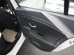 2011款 2.0 CVT 时尚版