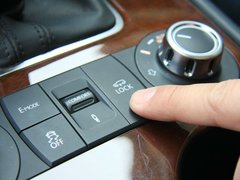 2011款 V6 TSI 混动豪华版 5座