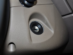 2011款 2.5T 手动 短轴低顶尊杰版