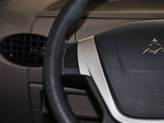 2011款 2.5T 手动 短轴低顶尊杰版