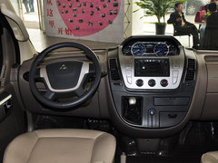 2011款 2.5T 手动 短轴低顶尊杰版