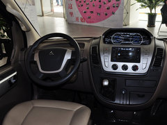 2011款 2.5T 手动 短轴低顶尊杰版