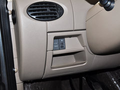 2011款 2.5T 手动 短轴低顶尊杰版