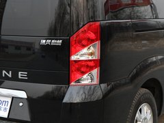 2011款 2.0T 手动 公务版 7座