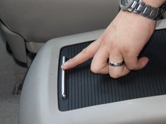 2011款 2.0T 手动 商务版 7座