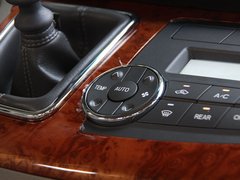 2011款 2.0T 手动 商务版 7座