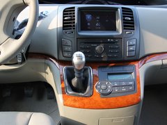 2011款 2.0T 手动 商务版 7座