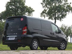 2011款 2.0T 手动 商务版 7座