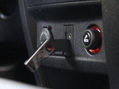 2012款 1.5L 手动 两驱豪华型 5座