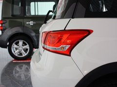 2012款 1.5L 手动 两驱豪华型 5座