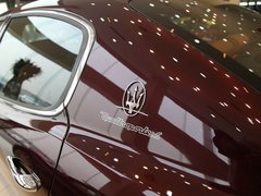 2010款 4.7 自动 行政版