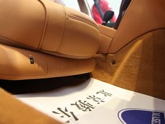 2010款 4.7 自动 行政版