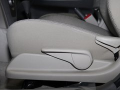 一汽丰田  新威驰 1.6 AT 驾驶席侧面特写