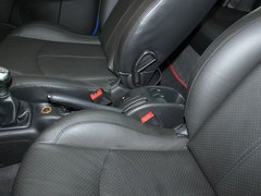 2011款 两厢 1.4L 手动 品乐版