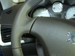 2011款 两厢 1.4L 手动 品乐版