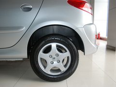 2011款 三厢 1.4L 手动 驭乐版