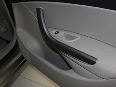 2011款 2.0L 自动 豪华版