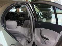 2011款 2.0L 自动 豪华版
