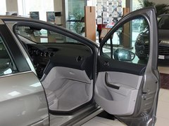 2011款 2.0L 自动 豪华版