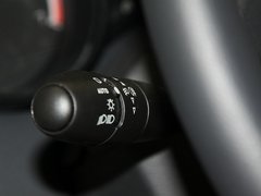 2011款 2.0L 自动 豪华版