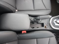 2011款 2.0L 自动 尊贵版