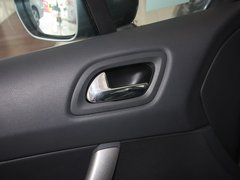 2011款 2.0L 自动 尊贵版