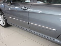 2011款 2.0L 自动 尊贵版