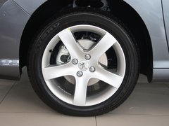 2011款 2.0L 自动 尊贵版