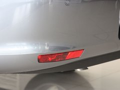 2011款 2.0L 自动 尊贵版
