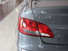 2011款 2.0L 自动 尊贵版