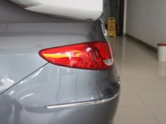 2011款 2.0L 自动 尊贵版