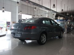 2011款 2.0L 自动 尊贵版