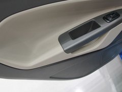 2011款 两厢 1.5L 自动 时尚型