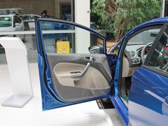 2011款 两厢 1.5L 自动 时尚型