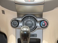2011款 两厢 1.5L 自动 时尚型