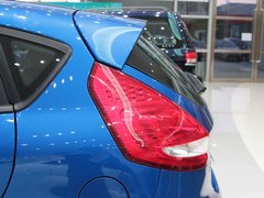 2011款 两厢 1.5L 自动 时尚型