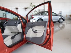 2011款 两厢 1.5L 自动 时尚型