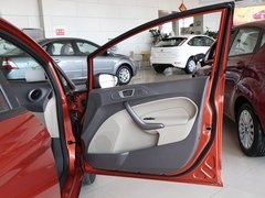 2011款 两厢 1.5L 自动 时尚型