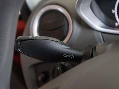 2011款 两厢 1.5L 自动 时尚型